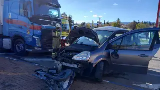 Una mujer muere y tres personas resultan heridas al chocar un camión y un coche en Cariñena