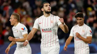 Rafa Mir celebra el segundo gol para el Sevilla ante el Wolfsburgo