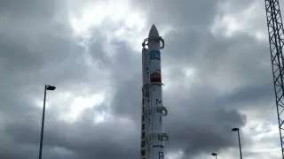 El cohete Miura 1, en el banco de pruebas del aeropuerto de Teruel.