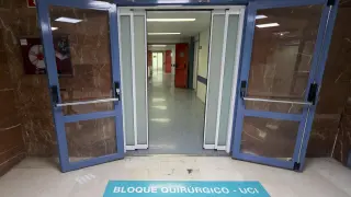 Entrada a la zona de quirófanos y UCI del Hospital San Jorge de Huesca.