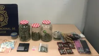 Imagen de la droga encontrada en el domicilio del detenido.