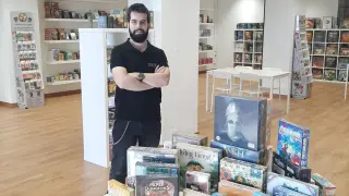 Alejandro González-Carpio, en la tienda de Zacatrus, especializada en juegos de mesa.