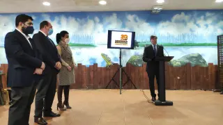 El presidente de Dinópolis y vicepresidente del Gobierno de Aragón, Arturo Aliaga, interviene en la exposición del balance del parque en 2021.