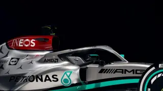 Mercedes presenta el W13.