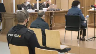 Segunda sesión del juicio contra el guardia civil que apuñaló a su compañero y a la hija de este en plena calle en Huesca.