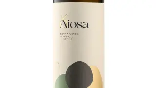 El Aceite Aiosa se comercializa en una bonita botella.