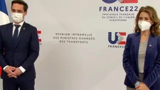 Los ministros de Transportes de España, Raquel Sánchez, y de Francia, Jean Baptiste Djebaari, en una reciente reunión