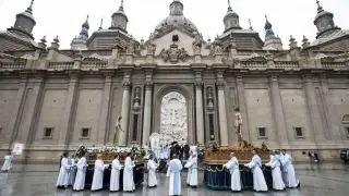 Procesión del Encuentro Glorioso en el Domingo de Resurrección en la plaza del Pilar de Zaragoza. Semana Santa. gsc