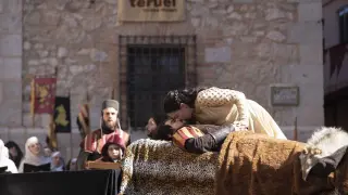 Bodas de Isabel de Segura en Teruel. Isabel besa a Diego, instantes antes de morir y caer rendida sobre su cuerpo. Amantes. gsc
