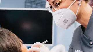 Poner el foco en la periodoncia es esencial para mantener una boca sana, según explican desde Centro Dental Torres.