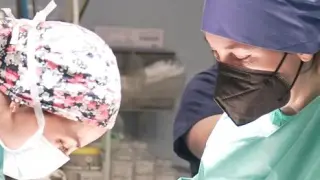 La doctora Marta Gutiérrez, miembro del equipo de cirugía general y aparato digestivo de Quirónsalud Zaragoza, fue la encargada de llevar el caso de Rosana.