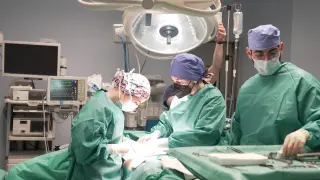 La doctora Marta Gutiérrez, miembro del equipo de cirugía general y aparato digestivo de Quirónsalud Zaragoza, fue la encargada de llevar el caso de Rosana.