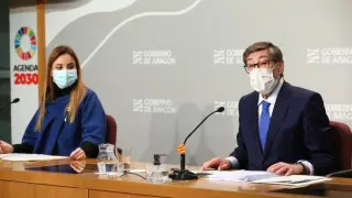 El vicepresidente aragonés, Arturo Aliaga, y la consejera de Ciencia, Maru Díaz, han comparecido este jueves tras el Consejo de Gobierno.