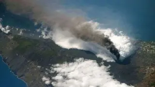 La imagen de la erupción del volcán en Cumbre Vieja finalista en el concurso de la mejor foto del año de la NASA.