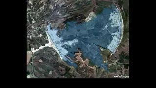 Una imagen reciente de satélite del estado de las obras de Almudévar, donde además se recrea la mancha de agua.