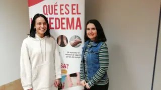 Sara Baeyens (izquierda) y Eva María Herrera, en la sede de Adpla en Zaragoza.