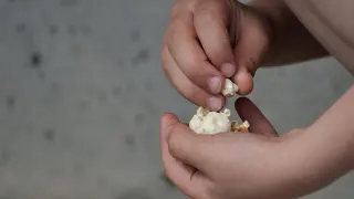 Comer palomitas de vez en cuando es perfectamente seguro.