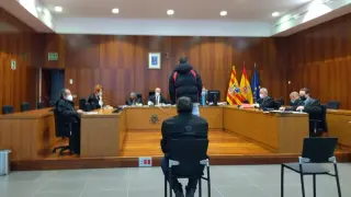 Los dos acusados, durante el juicio celebrado este lunes en la Audiencia de Zaragoza.