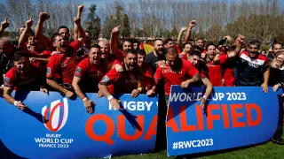 El equipo español celebra la victoria ante Portugal y su clasificación para el Mundial de Rugby.