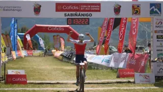 Roudil-Cortinat celebra su victoria en Sabiñánigo.