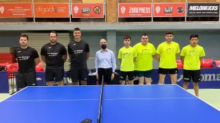 Los jugadores de Los Realejos y el School Zaragoza, en la fase de ascenso celebrada en San Sebastián.