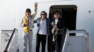 Mick Jagger of the Rolling Stones gestures as he arrives at Adolfo Suarez Madrid-Barajas Airport, in Madrid, Spain, May 26, 2022. REUTERS/Juan Medina MUSIC-ROLLING STONES/SPAIN