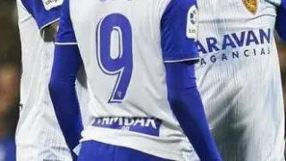 La camiseta del Real Zaragoza con el número 9, algo nunca visto durante toda la liga 21-22.