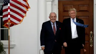 Donald Trump, junto a Rudolph Giuliani, en una imagen de noviembre de 2016.