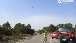Seis helicópteros y dos hidroaviones trabajan contra el fuego en Nonaspe