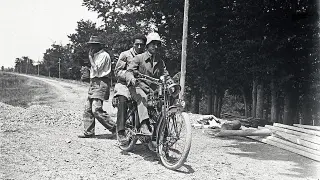 Aurelio Grasa con un compañero en otra de sus motos: la Humber.