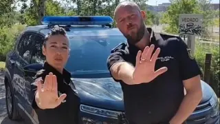 Dos policías de Zaragoza defienden los derechos LGTBI en Tik Tok.
