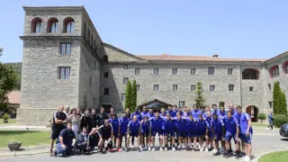 El equipo de 2019, con Víctor Fernández, en el día de su marcha del Hotel Barceló Monasterio de Boltaña, el 22 de julio. Es el último eslabón que se unirá hoy con la llegada de la plantilla de Carcedo tres años después.