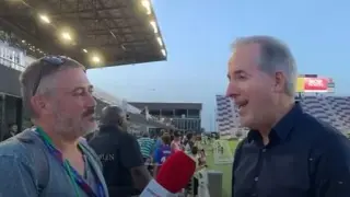 Jorge Mas, presidente del Real Zaragoza, entrevistado en la pasada madrugada en el partido Inter de Miami-Barcelona disputado en Estados Unidos.