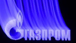 El logo de Gazprom desde la planta de San Petersburgo.