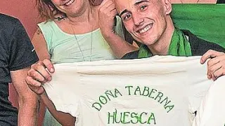 Óscar Castro, en Doña Taberna, con su equipo, que a partir del día 11 disfrutará de vacaciones.