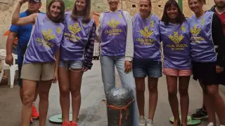Ganadoras en el torneo de lanzamiento de saco en altura femenino el pasado 13 de agosto en la localidad turolense de Cirugeda.