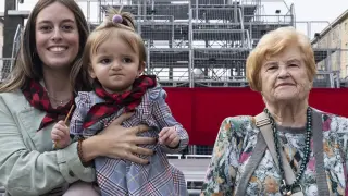 Pilar Sánchez, Pilar Reyes, María Pilar Clavería y Pilar Zárate con la pequeña Pilar Sánchez.