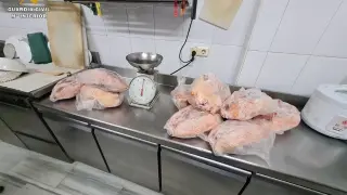 Patos intervenidos por el Seprona en un restaurante de Zaragoza.