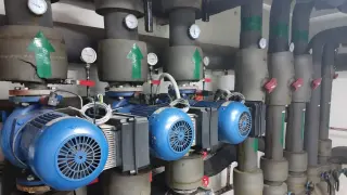 Calefacción central en un edificio con sistemas de caudal variable.
