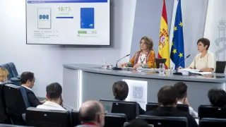 Teresa Ribera (izquierda) y la portavoz del Gobierno, Isabel Rodríguez, este martes en la rueda de prensa posterior al Consejo de Ministros.