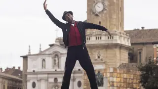 El bailarín y coreógrafo jamaicano Paul Grey posa en la plaza del Pilar el pasado jueves 20 de octubre.