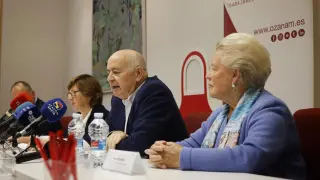 María Pilar Esmériz, Fernando Galdámez y María Pilar Ríos, en la presentación del Rastrillo.