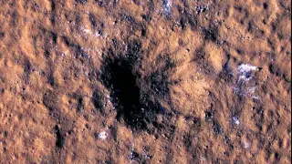 Cráter formado en la superficie de Marte tras el impacto del meteorito.