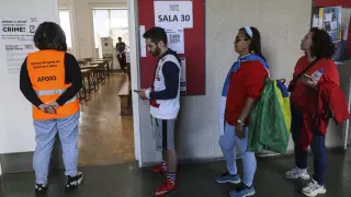 Ciudadanos brasileños hacen fila para votar en un colegio electoral de Lisboa (Portugal). PORTUGAL BRAZIL ELECTIONS