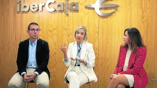 Toño Ruiz, Teresa Fernández y Cristina Mateo ofrecen el balance del área de Empresas de la entidad.