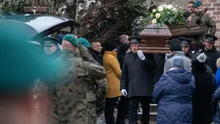 Asistentes al funeral de Estado por una de las víctimas de un misil en Polonia. POLAND UKRAINE RUSSIA CONFLICT