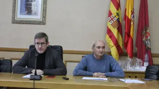 El alcalde de Alcañiz, Ignacio Urquizu, a la izquierda, con el teniente de alcalde, Javier Baigorri.