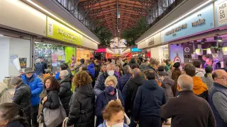 Cientos de personas aprovecharon este miércoles para hacer compras de Navidad este miércoles.