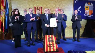 Javier Lambán, Hernández y Sada, en el acto de la entrega de la Medalla de Oro al pueblo aragonés.