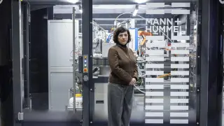 Elena Latorre, en la fábrica de Mann Hummel.